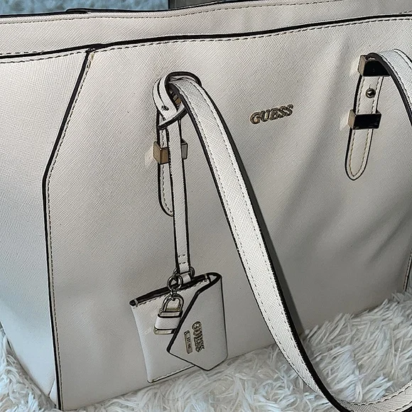 GUESS Bag - Picture 3 of 5